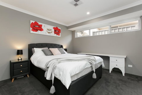 Perth Comfy Stays - Rental Cars 30