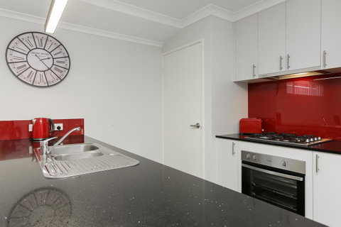 Perth Comfy Stays - Rental Cars 17
