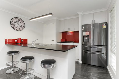 Perth Comfy Stays - Rental Cars 18