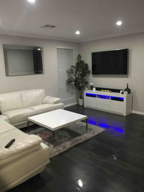 Perth Comfy Stays - Rental Cars 6