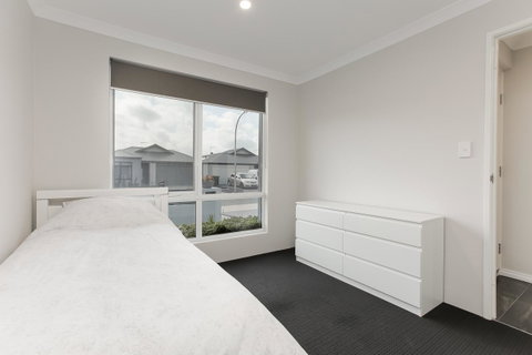 Perth Comfy Stays - Rental Cars 43
