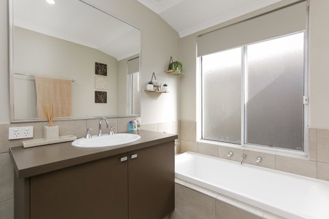 Perth Comfy Stays - Rental Cars 38