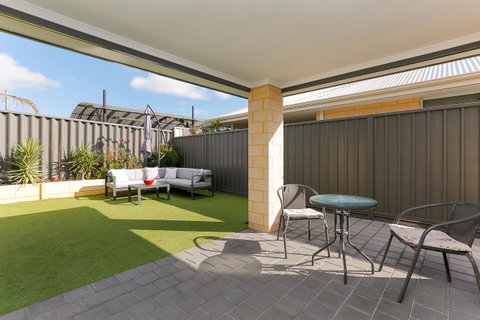 Perth Comfy Stays - Rental Cars 12