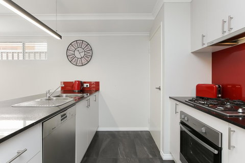 Perth Comfy Stays - Rental Cars 15