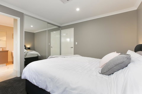 Perth Comfy Stays - Rental Cars 25