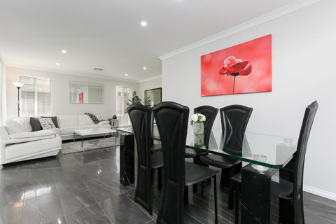 Perth Comfy Stays - Rental Cars 19