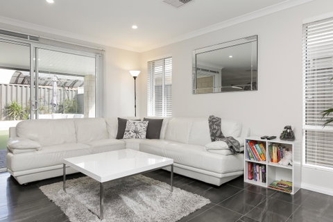 Perth Comfy Stays - Rental Cars 5