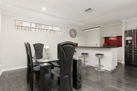 Perth Comfy Stays - Rental Cars 22