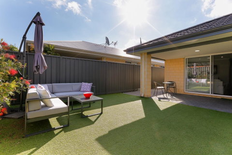 Perth Comfy Stays - Rental Cars 9