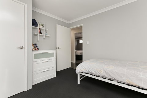 Perth Comfy Stays - Rental Cars 33