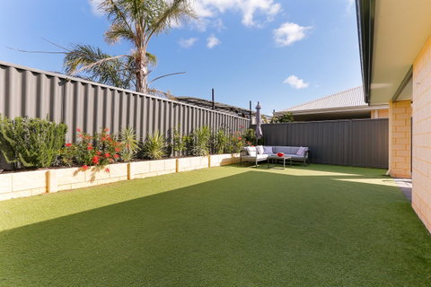 Perth Comfy Stays - Rental Cars 10