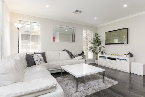 Perth Comfy Stays - Rental Cars 0