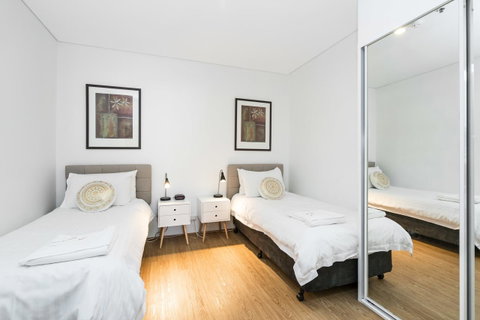 405 Perth City Escape - Rental Cars 7