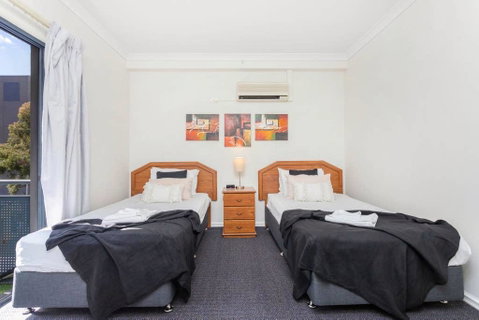 405 Perth City Escape - Rental Cars 17
