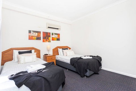 405 Perth City Escape - Rental Cars 28