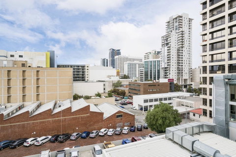405 Perth City Escape - Rental Cars 8