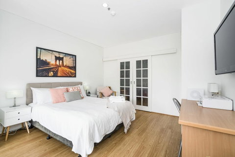 405 Perth City Escape - Rental Cars 13