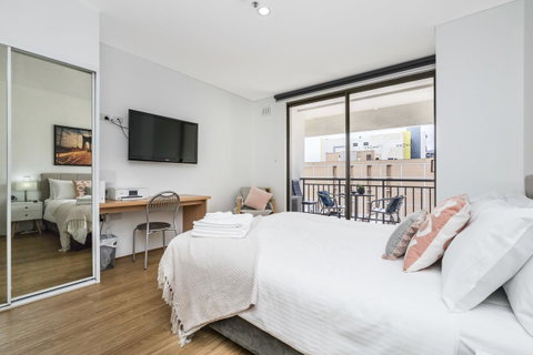 405 Perth City Escape - Rental Cars 10