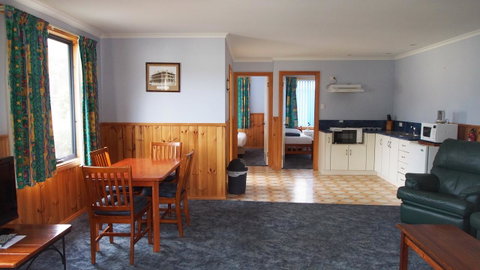Strahan Retreat Holiday Park - Rental Cars 15