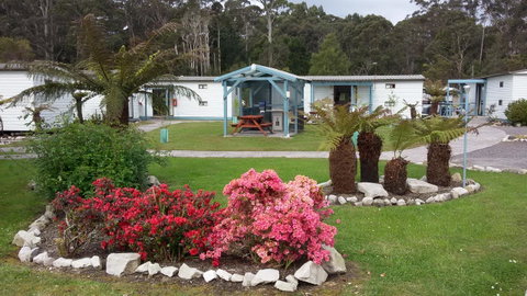 Strahan Retreat Holiday Park - Rental Cars 5
