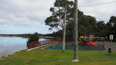 Strahan Retreat Holiday Park - Rental Cars 1