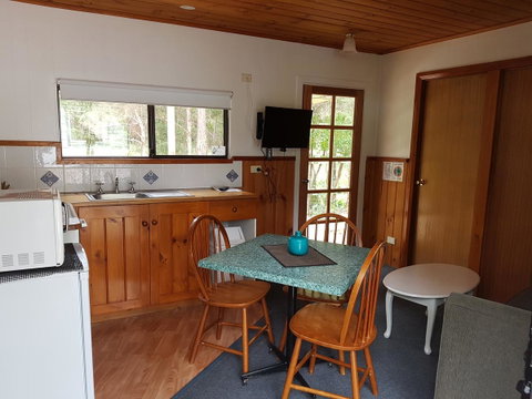 Strahan Retreat Holiday Park - Rental Cars 14