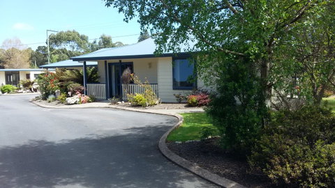 Strahan Retreat Holiday Park - Rental Cars 40