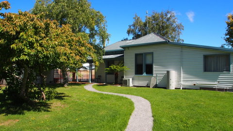 Strahan Retreat Holiday Park - Rental Cars 13