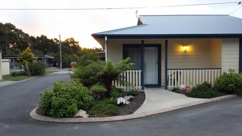 Strahan Retreat Holiday Park - Rental Cars 28