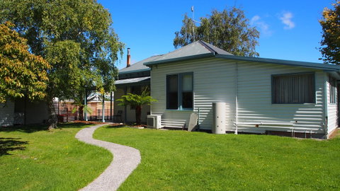 Strahan Retreat Holiday Park - Rental Cars 43