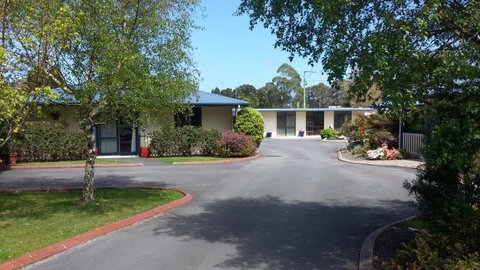 Strahan Retreat Holiday Park - Rental Cars 27