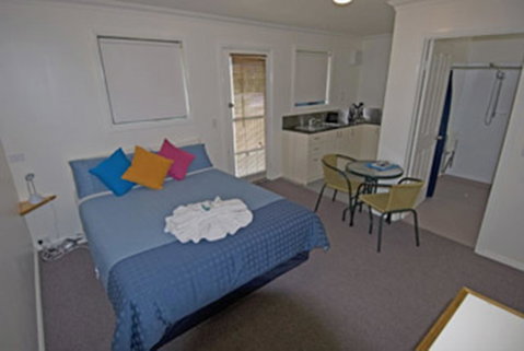 Strahan Retreat Holiday Park - Rental Cars 16