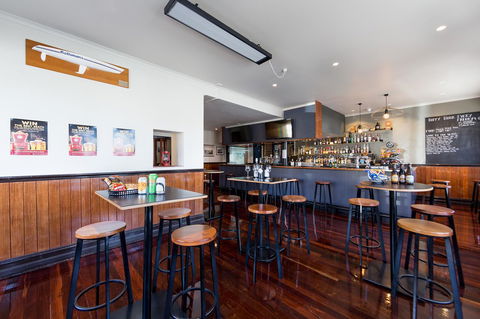 Customs House Hotel - Rental Cars 25