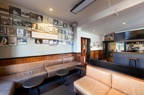 Customs House Hotel - Rental Cars 1