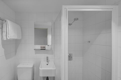 Travelodge Hotel Hobart - Rental Cars 8