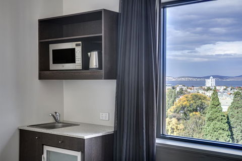 Travelodge Hotel Hobart - Rental Cars 3