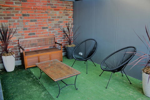 Apartment 5ive - Rental Cars 8