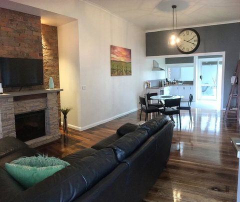 Apartment 5ive - Rental Cars 0