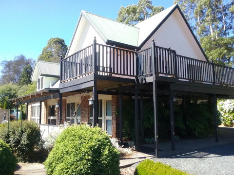 Robin\'s Nest B&B - Rental Cars 0