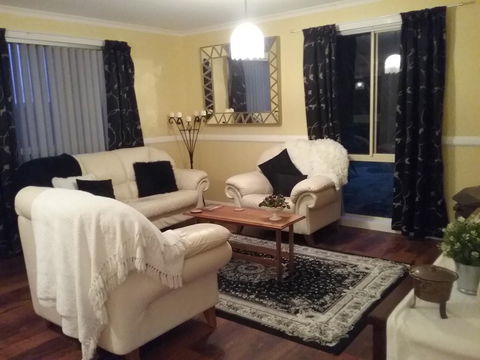 Robin\'s Nest B&B - Rental Cars 2