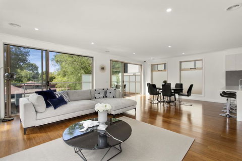 NEW Inner Melb Luxury Modern Grand Holiday House - Great Location, Wifi, Parking - Rental Cars 1
