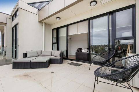 NORTH POINT RETREAT - MORNINGTON - Rental Cars 3