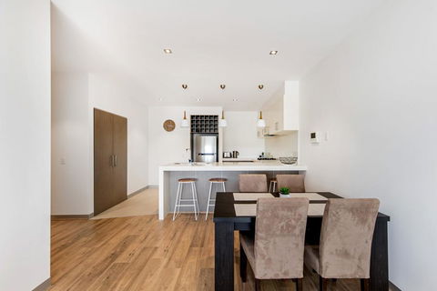 NORTH POINT RETREAT - MORNINGTON - Rental Cars 0