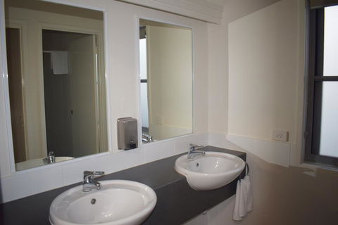 NRMA Sydney Lakeside Holiday Park - Rental Cars 3