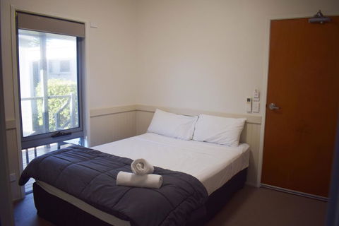 NRMA Sydney Lakeside Holiday Park - Rental Cars 1