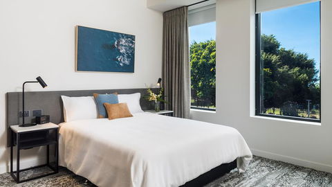Oaks Cairns Hotel - Rental Cars 3