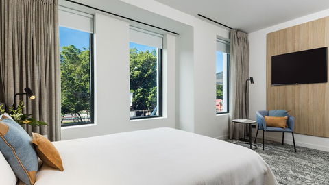 Oaks Cairns Hotel - Rental Cars 2