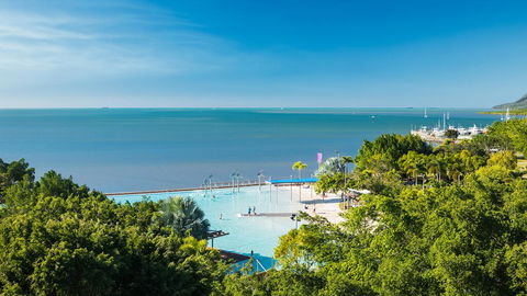 Oaks Cairns Hotel - Rental Cars 1