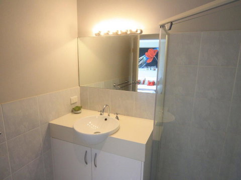 Oaks Pacific Blue 339, 265 Sandy Pt Road - HUGE RESORT LAGOON POOL - Rental Cars 2