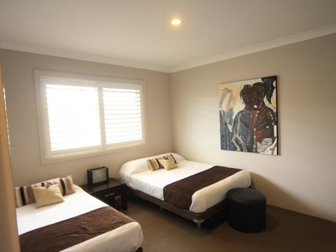Oaks Pacific Blue 339, 265 Sandy Pt Road - HUGE RESORT LAGOON POOL - Rental Cars 3